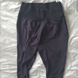 Lululemon Navy Capri